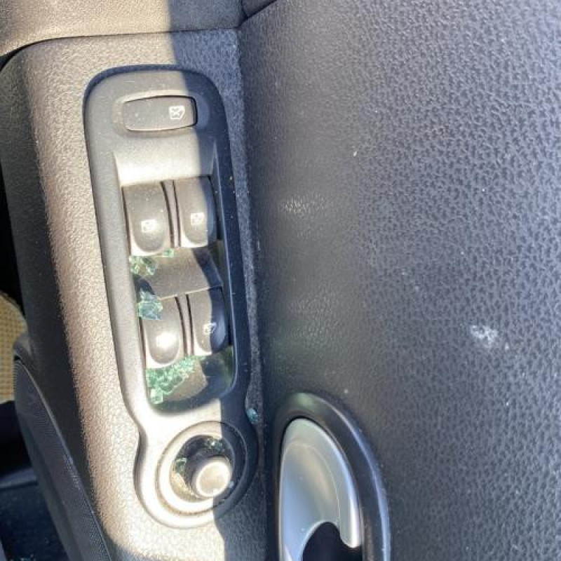 Vitre arriere droit RENAULT GRAND MODUS Photo n°14