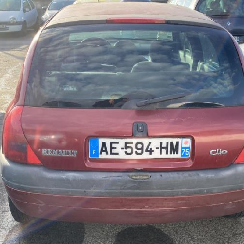 Pare choc avant RENAULT CLIO 2 Photo n°11