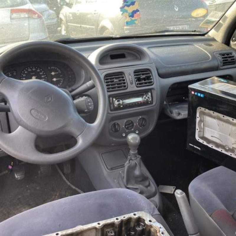 Pare choc avant RENAULT CLIO 2 Photo n°19
