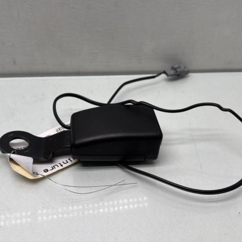 Attache ceinture avant droit DACIA SANDERO 2 Photo n°3