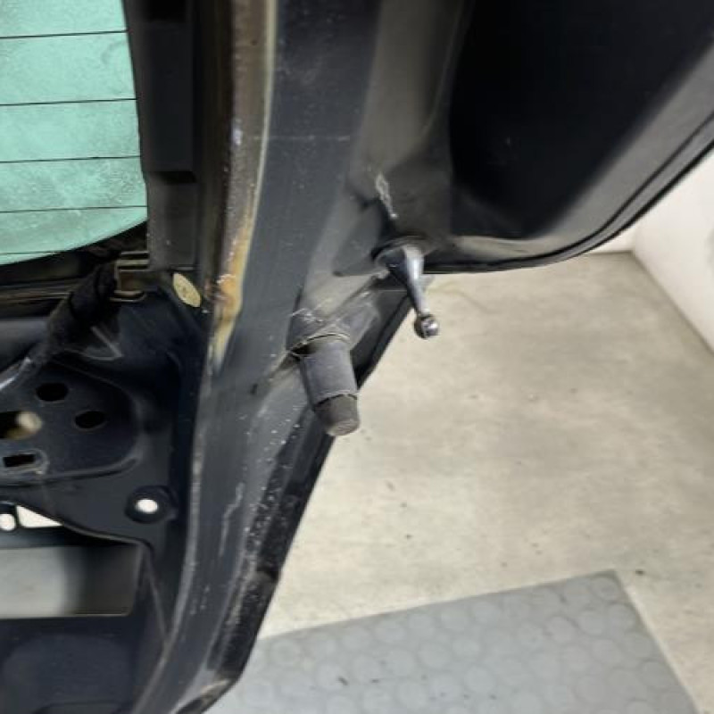 Malle/Hayon arriere CITROEN C4 2 Photo n°9
