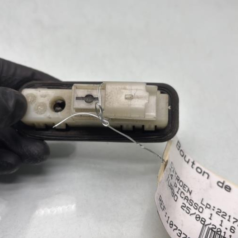 Bouton de coffre CITROEN C4 PICASSO 1 Photo n°4