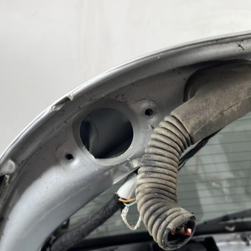 Malle/Hayon arriere MERCEDES CLASSE R 251 Photo n°6