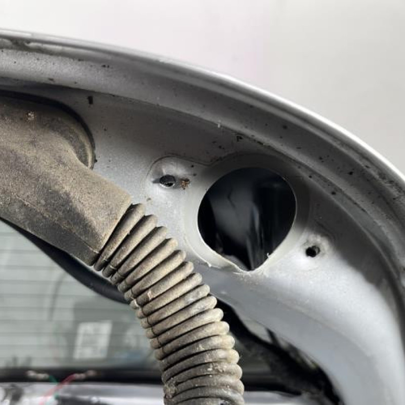 Malle/Hayon arriere MERCEDES CLASSE R 251 Photo n°7