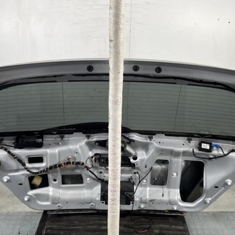 Malle/Hayon arriere MERCEDES CLASSE R 251 Photo n°8