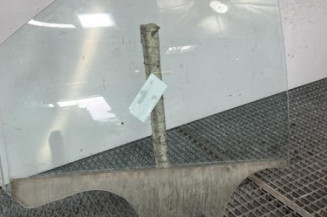 Vitre arriere droit DACIA LOGAN 1