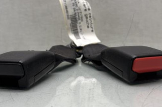 Attache ceinture arriere gauche DACIA SANDERO 2