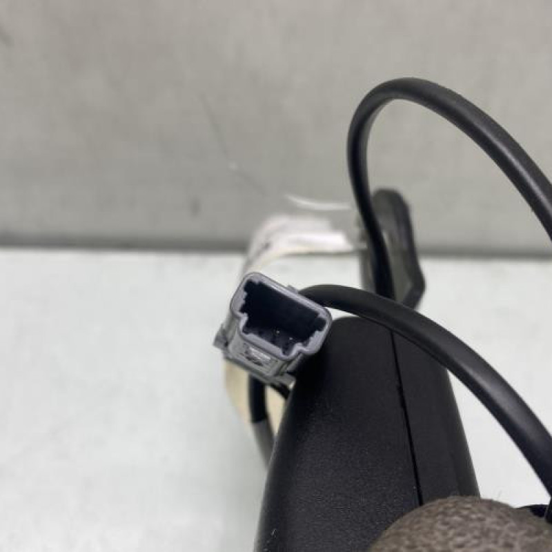 Attache ceinture avant gauche DACIA SANDERO 2 Photo n°3