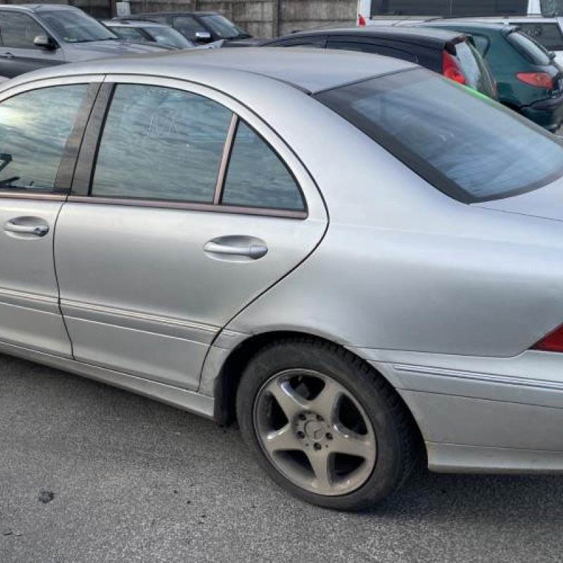 Serrure avant gauche MERCEDES CLASSE C 203 Photo n°12