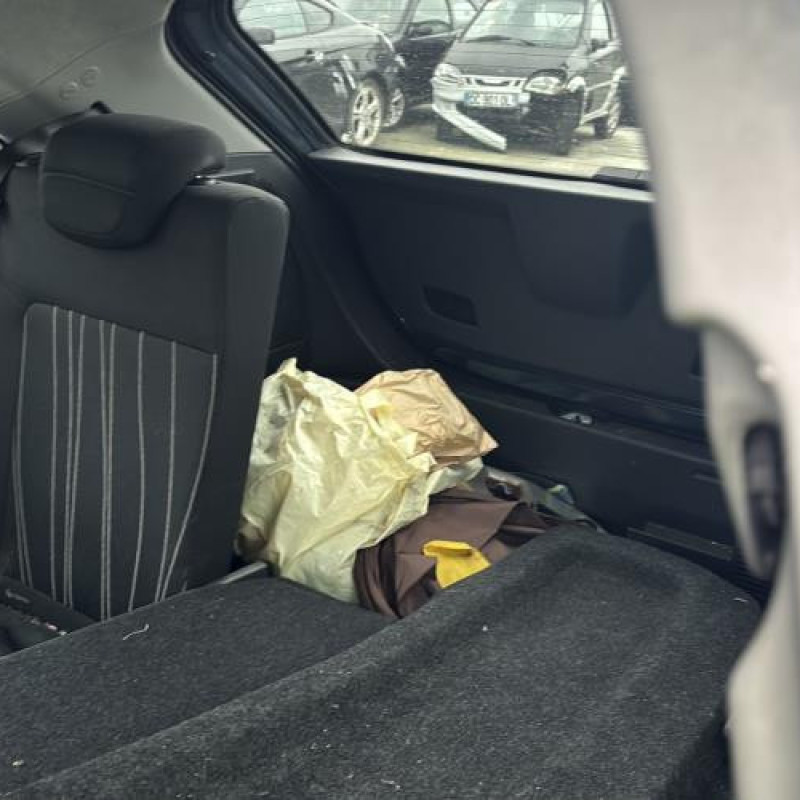 Poignee interieur avant droit OPEL CORSA D Photo n°13