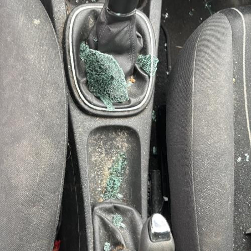 Poignee interieur avant droit OPEL CORSA D Photo n°18