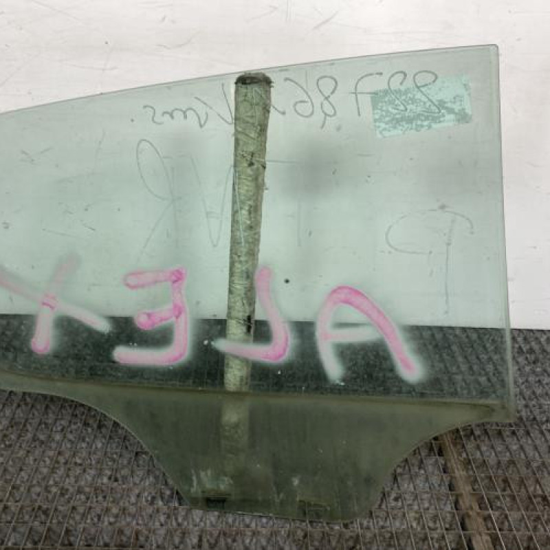 Vitre arriere gauche SEAT IBIZA 4 Photo n°4