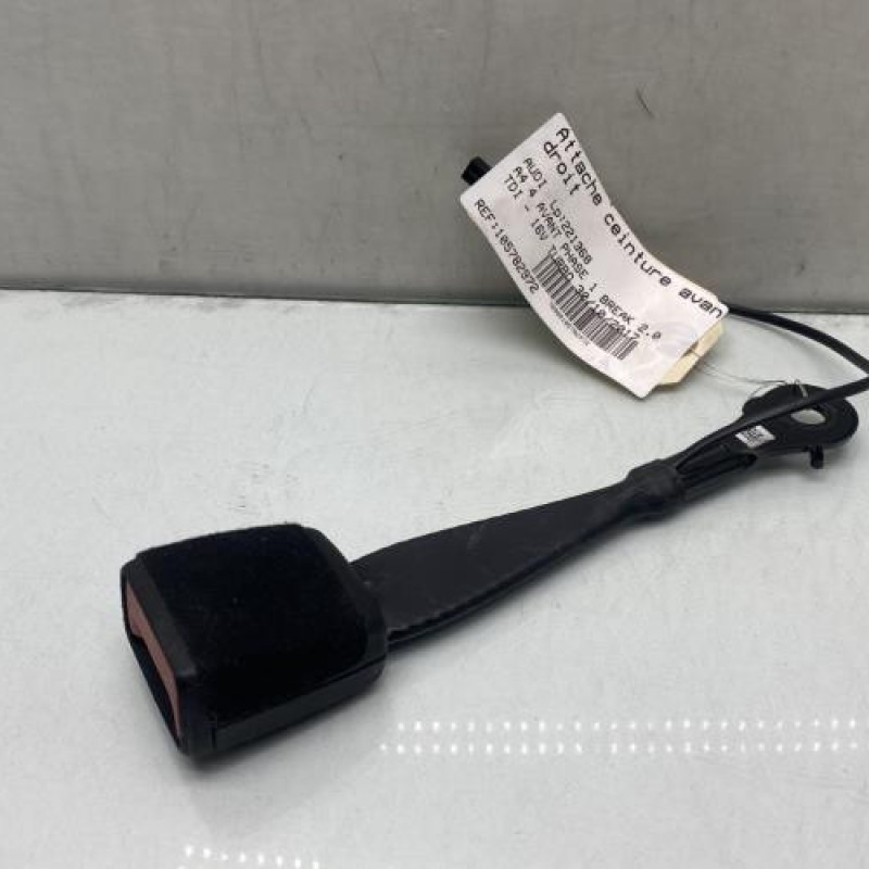 Attache ceinture avant droit AUDI A4 4 Photo n°2