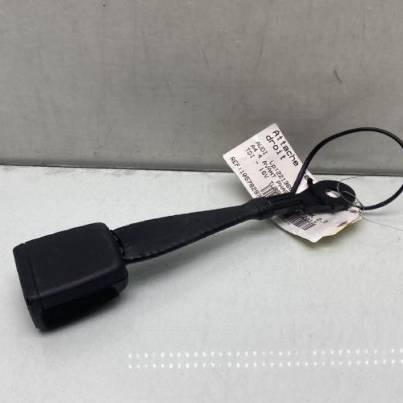 Attache ceinture avant droit AUDI A4 4 Photo n°3