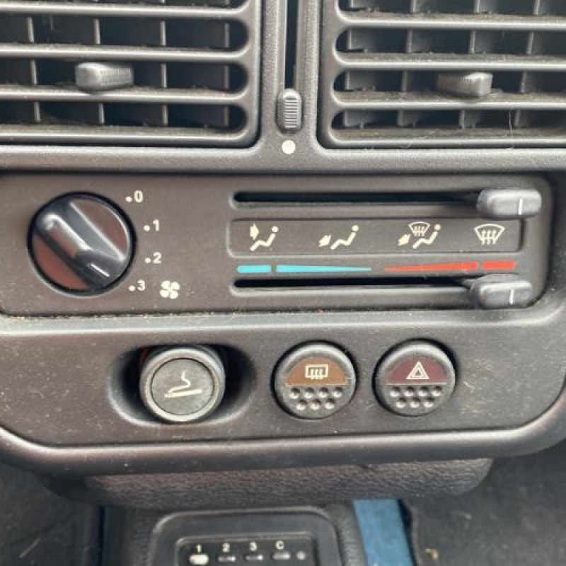 Moteur essuie glace avant PEUGEOT 106 Photo n°15