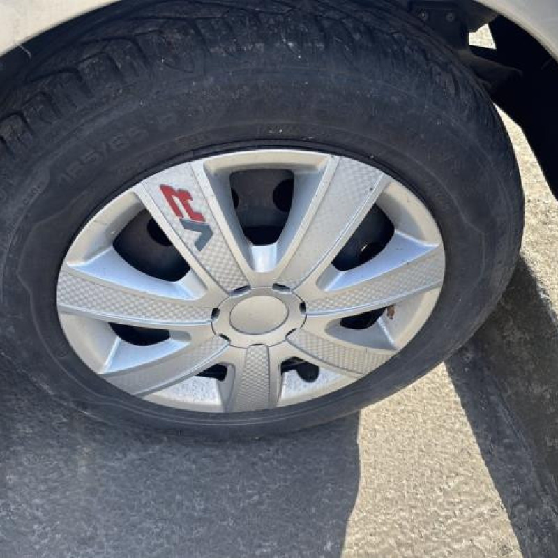 Attache ceinture avant gauche FORD KA 1 Photo n°19
