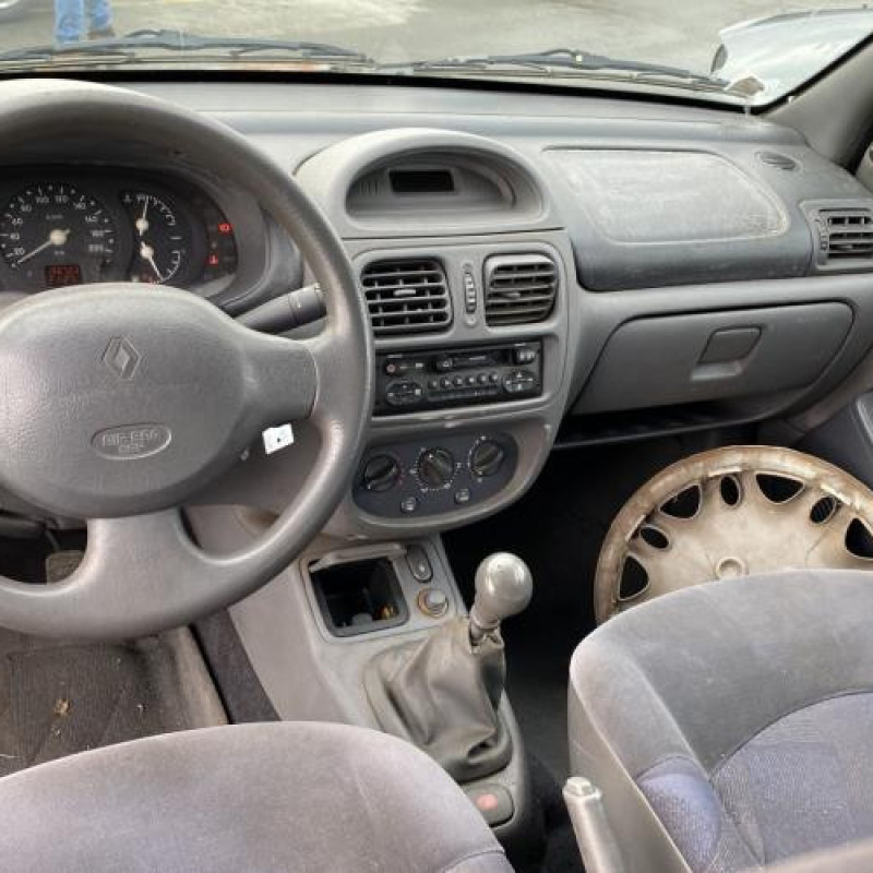 Aile avant droit RENAULT CLIO 2 Photo n°17