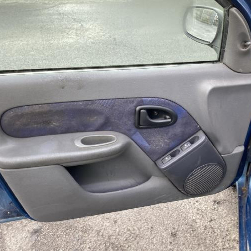 Bouton de warning RENAULT CLIO 2 Photo n°12