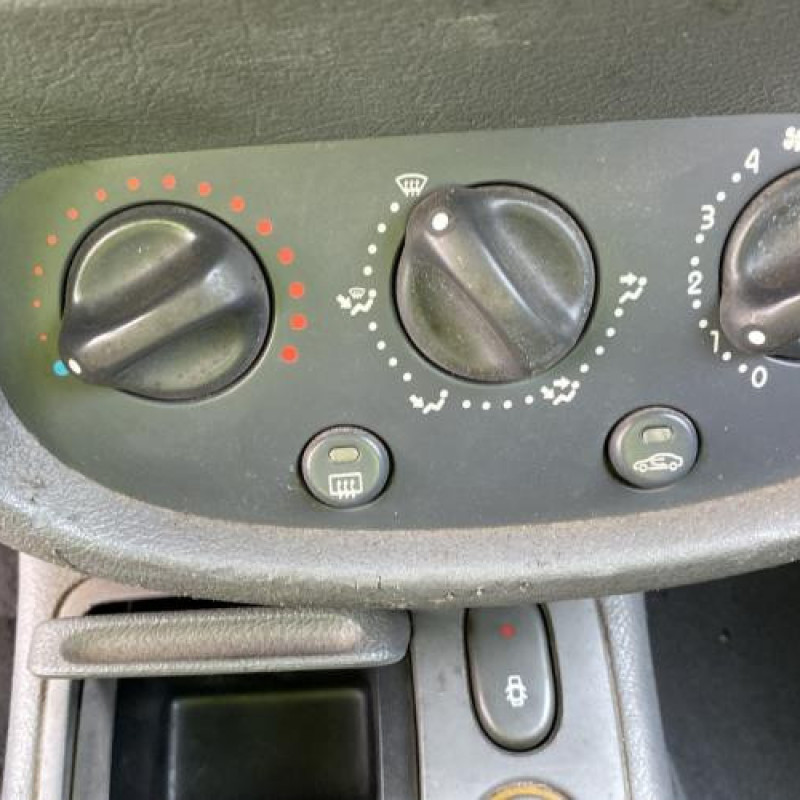 Boitier air bag RENAULT CLIO 2 Photo n°20
