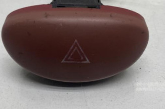 Bouton de warning PEUGEOT 206 Photo n°1