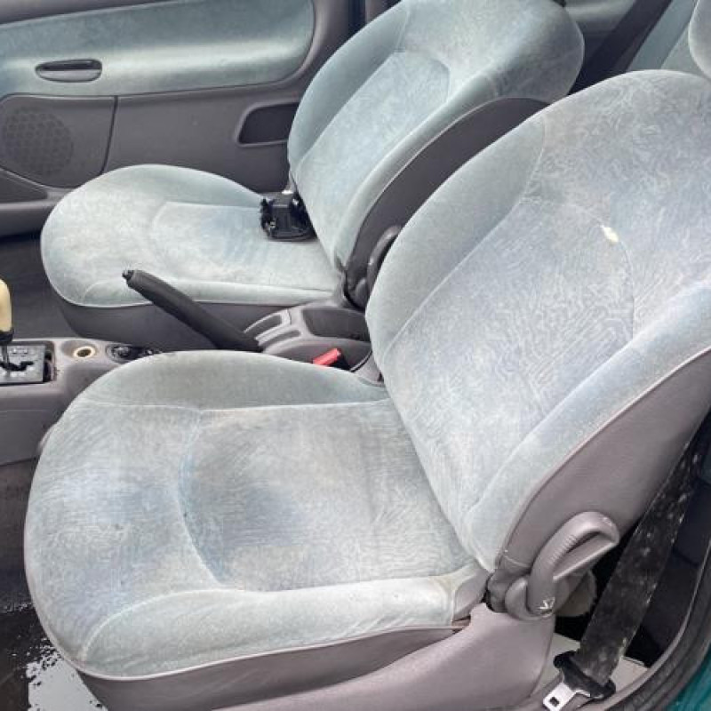 Optique avant principal gauche (feux)(phare) PEUGEOT 206 Photo n°13