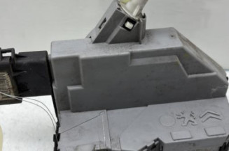 Serrure arriere gauche PEUGEOT 3008 1