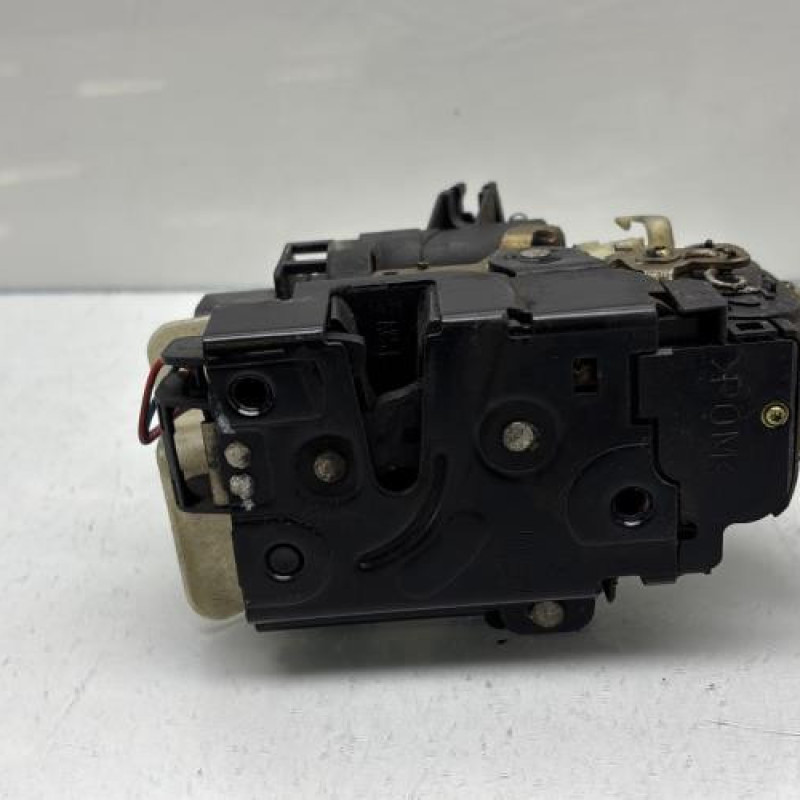 Serrure avant droit VOLKSWAGEN PASSAT 4 Photo n°4