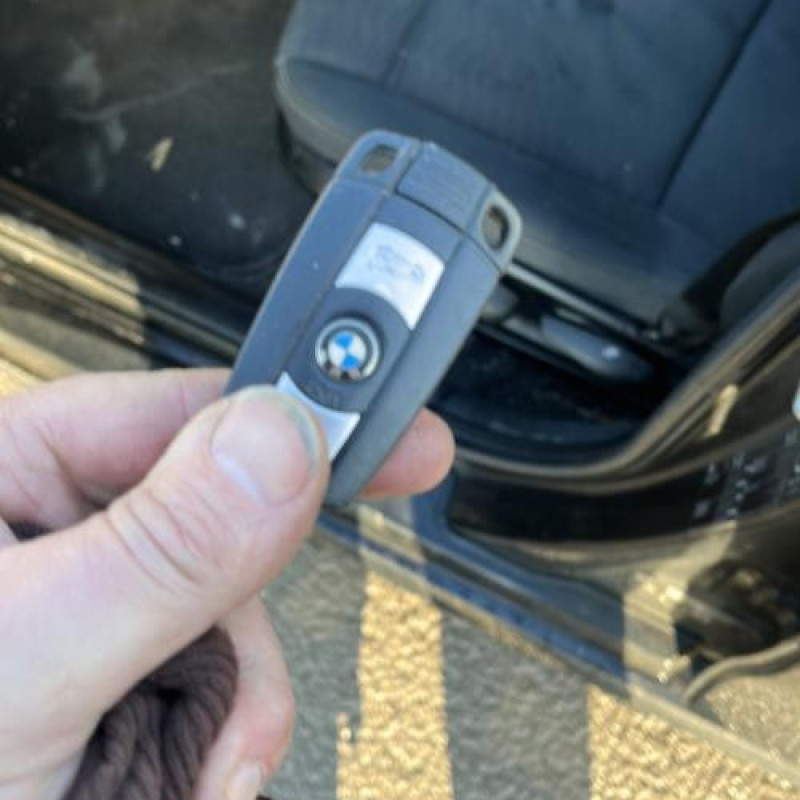 Poignee porte arriere droit BMW SERIE 1 E87 Photo n°13