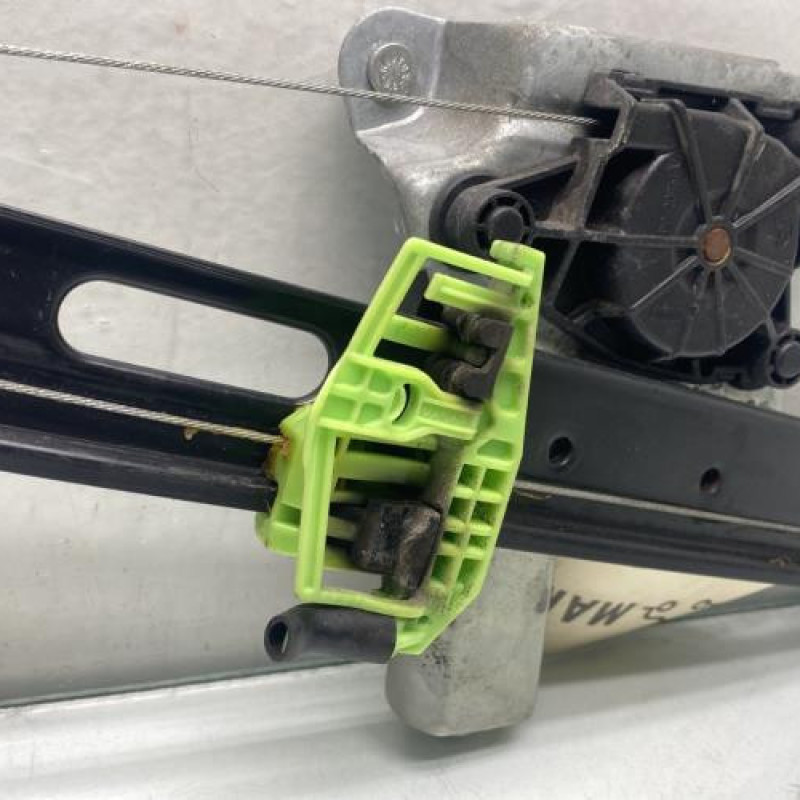 Leve vitre electrique arriere droit BMW SERIE 1 E87 Photo n°2