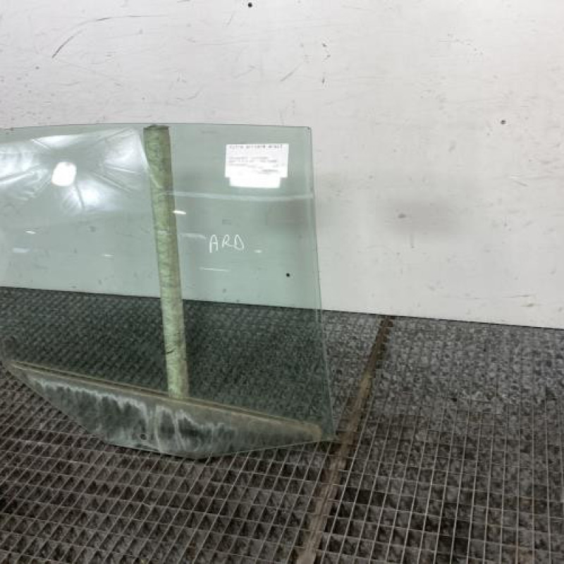 Vitre arriere droit VOLKSWAGEN GOLF 5 Photo n°5
