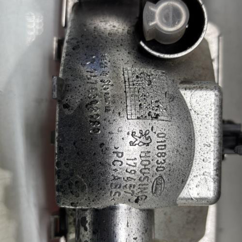 Anti brouillard arriere PEUGEOT 208 1 Photo n°4