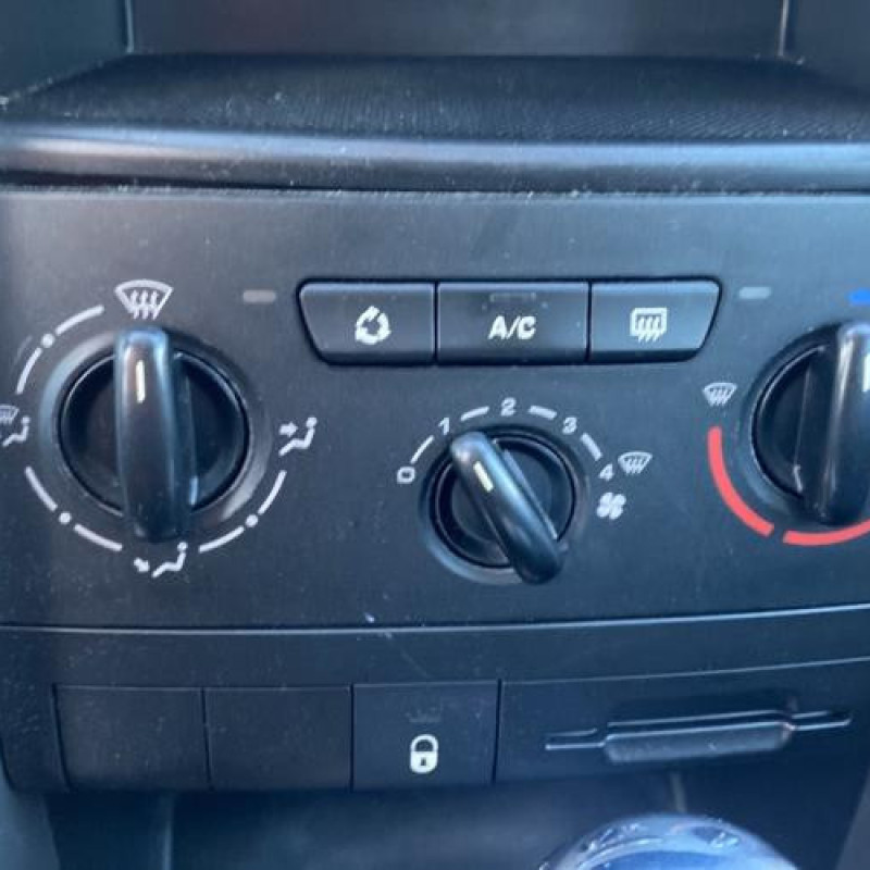 Vitre arriere gauche PEUGEOT 207 Photo n°12