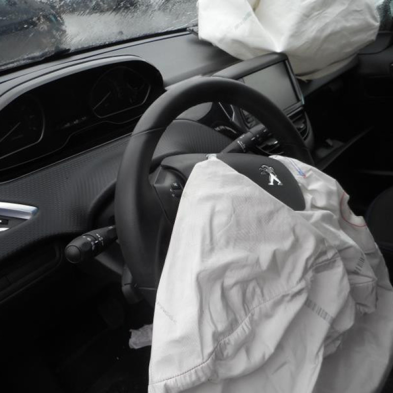 Anti brouillard arriere PEUGEOT 208 1 Photo n°13