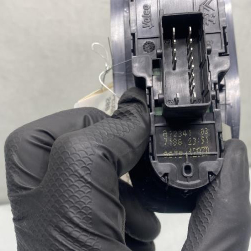 Interrupteur de leve vitre avant gauche PEUGEOT 208 1 Photo n°5