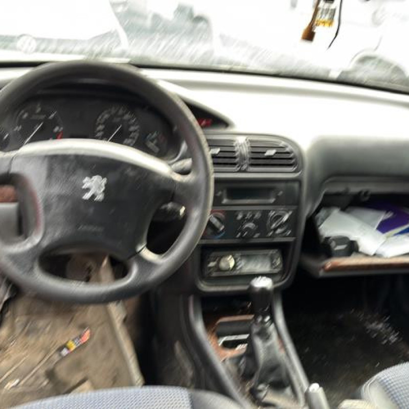 Serrure avant droit PEUGEOT 406 Photo n°17
