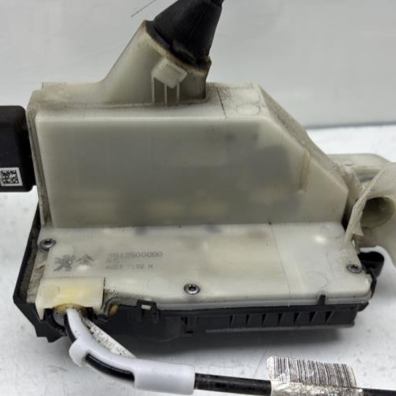 Serrure avant gauche PEUGEOT 208 1 Photo n°4