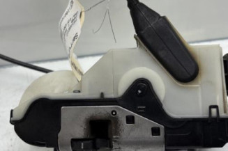 Serrure avant gauche PEUGEOT 208 1