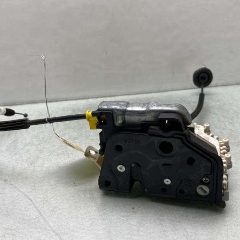 Serrure arriere gauche AUDI A4 3 Photo n°1