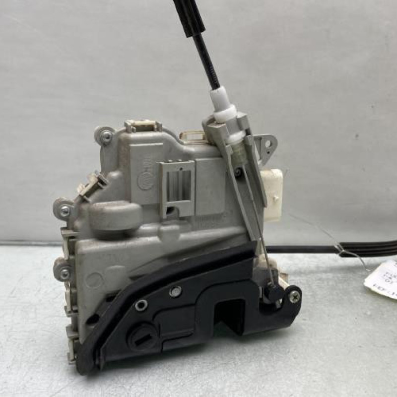 Serrure arriere gauche AUDI A4 3 Photo n°4