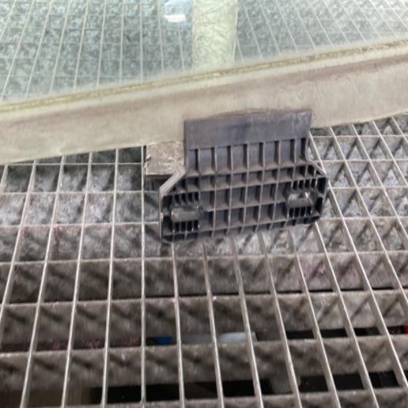 Vitre arriere gauche AUDI A4 2 Photo n°2