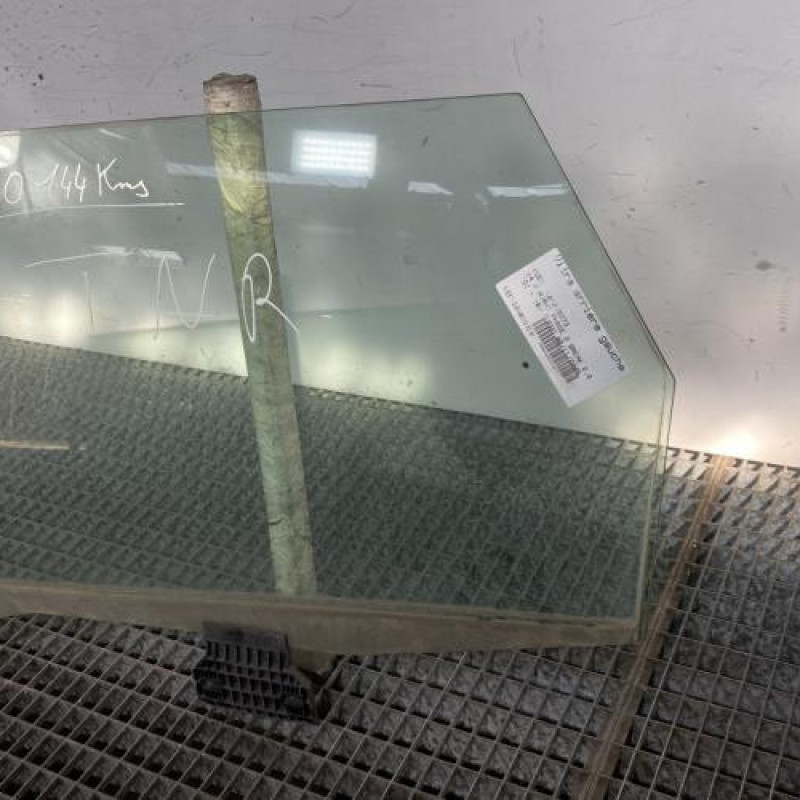 Vitre arriere gauche AUDI A4 2 Photo n°4