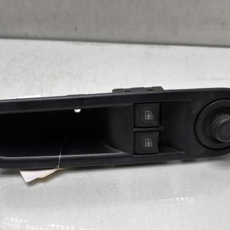 Interrupteur de leve vitre avant gauche RENAULT TWINGO 3 Photo n°1