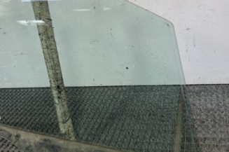 Vitre avant droit PEUGEOT 2008 1