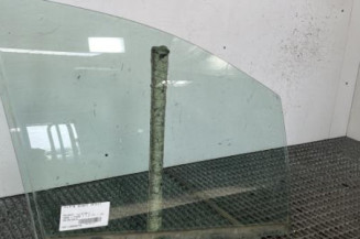 Vitre avant droit PEUGEOT 2008 1