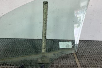 Vitre avant droit PEUGEOT 2008 1