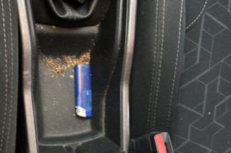 Vitre avant droit PEUGEOT 2008 1