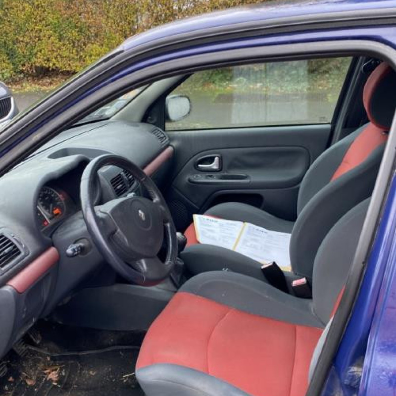 Pare choc avant RENAULT CLIO 2 Photo n°15