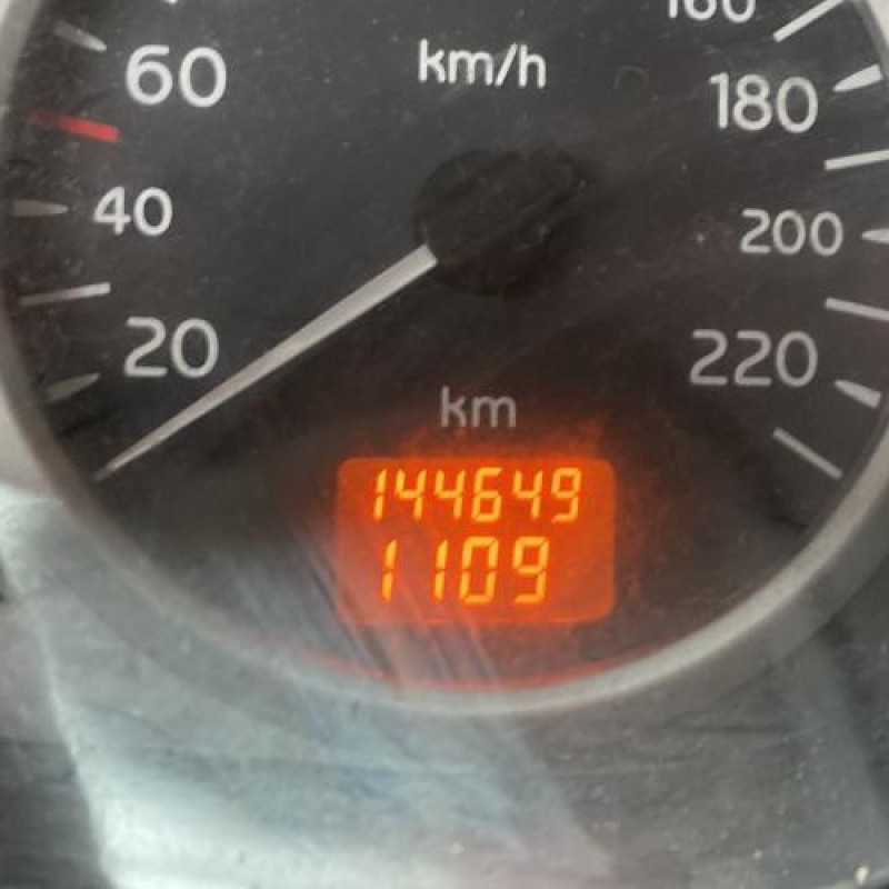 Pare choc avant RENAULT CLIO 2 Photo n°19