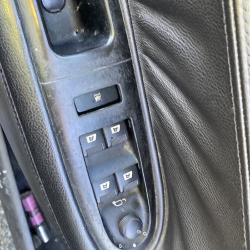 Feu arriere secondaire droit (feux) PEUGEOT 607 Photo n°14