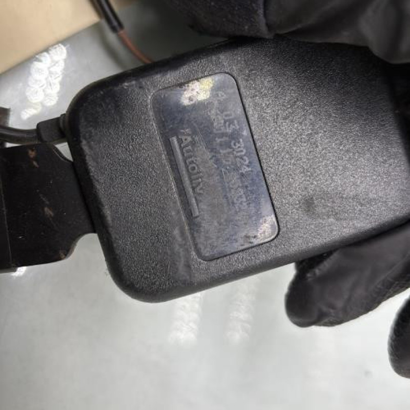 Attache ceinture avant gauche PEUGEOT 206 Photo n°4